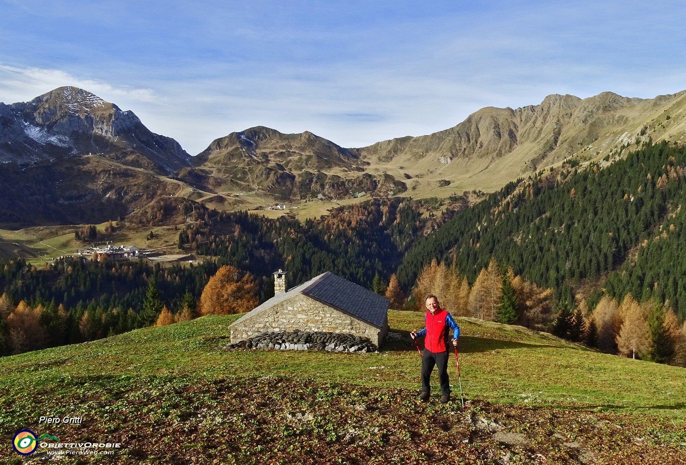 26 Baita Nuova (1759 m) con vista su San Simone.JPG -                                